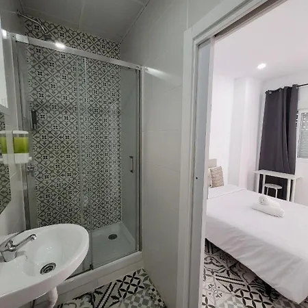 Ayz Silvela - Auto Check-in Hotel