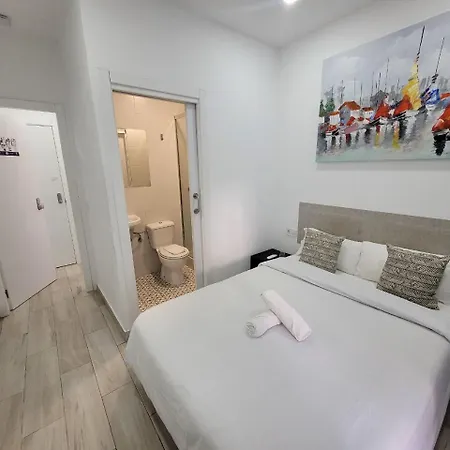 Ayz Silvela - Auto Check-in Hotel Málaga