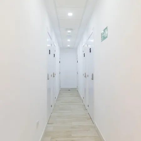 Ayz Silvela - Auto Check-in Hotel *