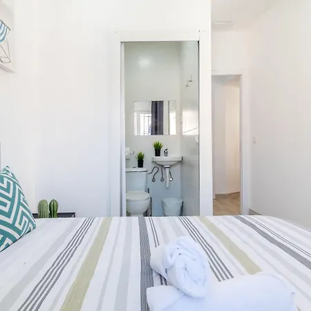 Ayz Silvela - Auto Check-in Hotel Málaga