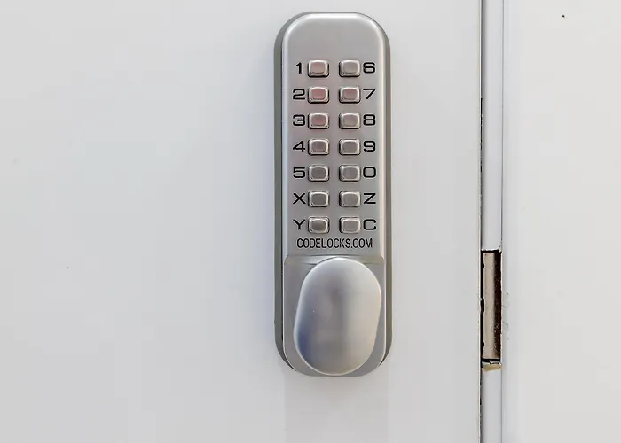 Ayz Silvela - Auto Check-in *