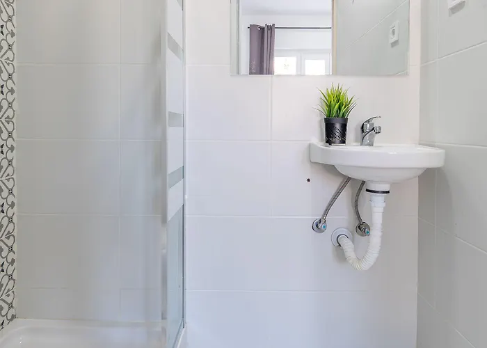 Ayz Silvela - Auto Check-in فندق مالقة