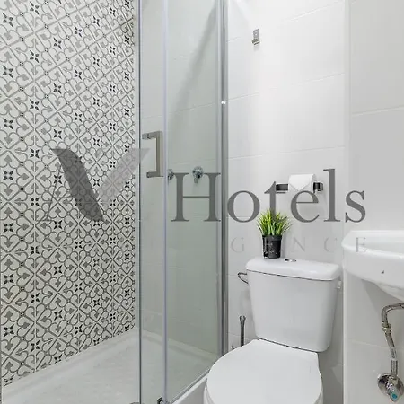 Ayz Silvela - Auto Check-in Hotel